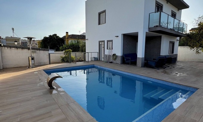 Tomares Ski Chalet | Detached villa