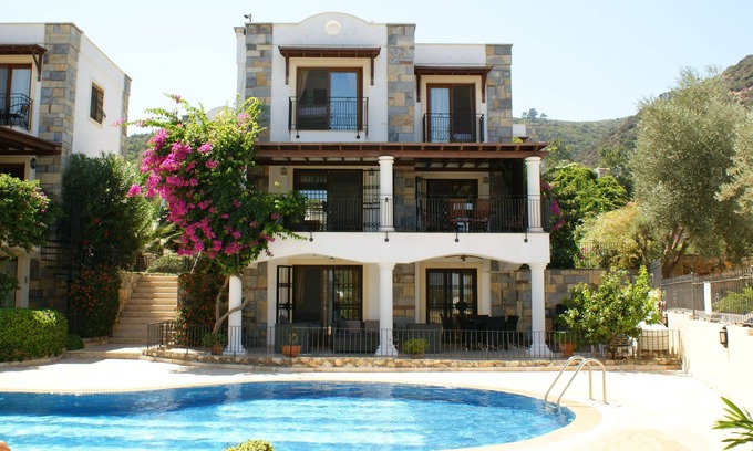 Torba Villa | Detached Villa with Shared Pool