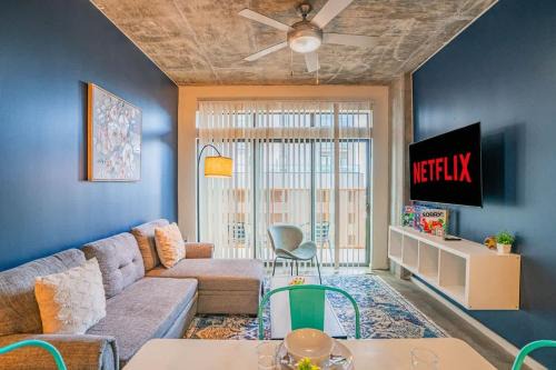 Evans Churchill Apartment | Detailed 2BD - Central DT- Gym, Pool, Parking Sleep8
