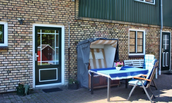 Ellingstedt Apartment | Detjens: Apartment in a quiet location with terrace and garden - Ferienwohnung Detjens