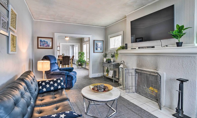 New Center Detroit Apartment | Detroit Apartment - 5 Mi to Downtown!