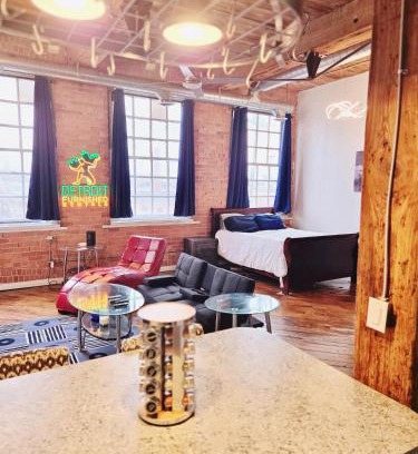 Detroit Apartment | Detroit Harbor Loft