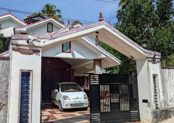Chirayinkil House | Devi Homestay for Family and Ladies