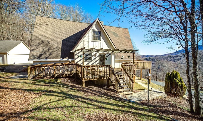 Seven Devils Ski Chalet | Devils Gem Views, Firepit, Wi-Fi, Close to Hiking!