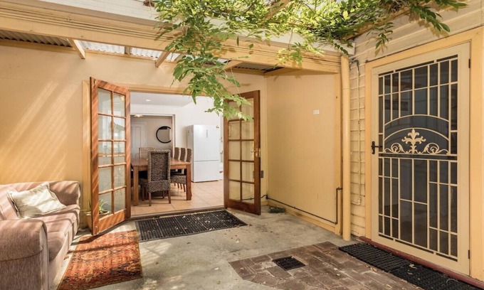 Albany House | Devine's on Stirling
