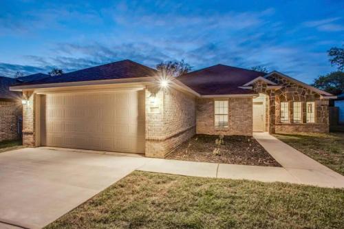 Grand Prairie House | DFW Mid City Gem
