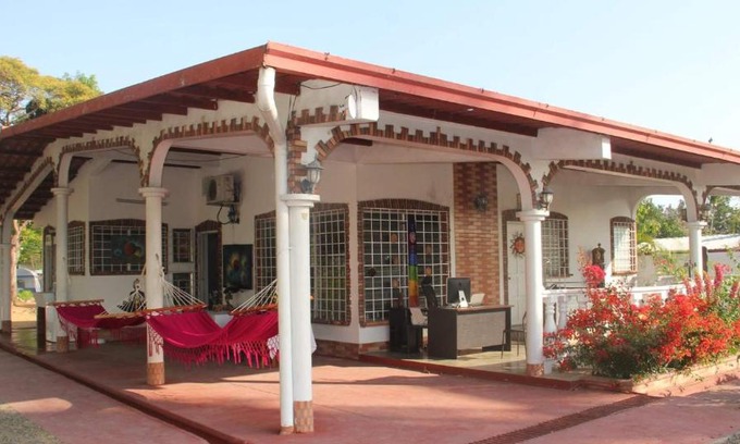 Las Lajas House | Dharma Casa Holistica, Hostal, Yoga y Retiros