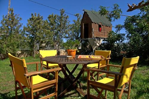 Kounoupidiana Apartment | Diamant's Place with Treehouse Garden