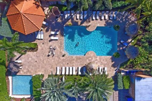 Gold Coast House | Diamante 72 Townhome in Goldcoast 2 Bedrooms 3 Bath 3 Community pools