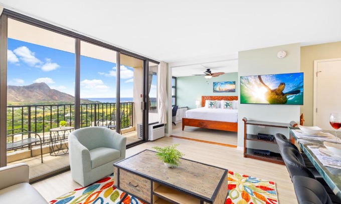 Waikiki Apartment | Diamond Head Dreams Beach Condo with Ocean View!