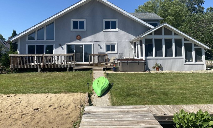 Cassopolis House | Diamond Lake Private Waterfront!