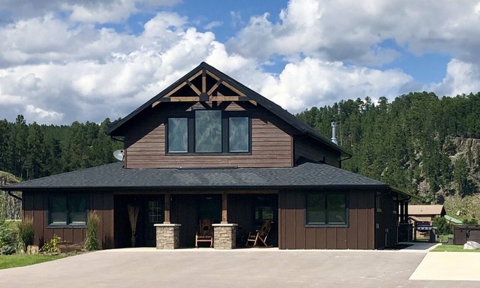 Rapid City Cabin | Diamond Spur Lodge-Luxury Vacation Home 8 miles from Mt. Rushmore