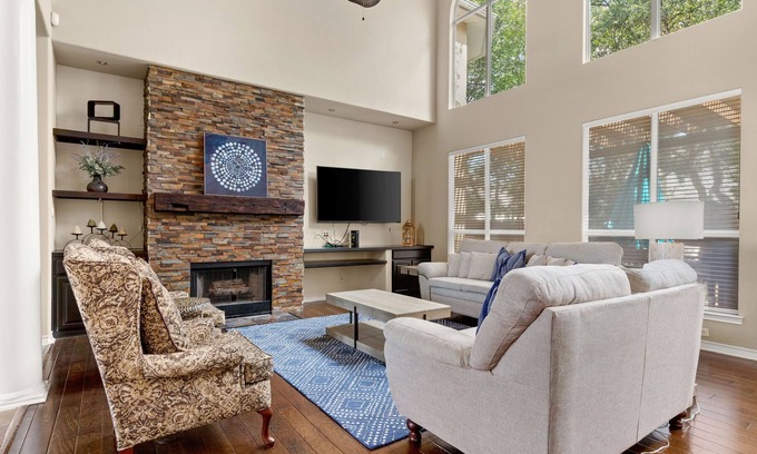 Far North Central Villa | Diamond Villa l Spacious l Gated l Jacuzzi