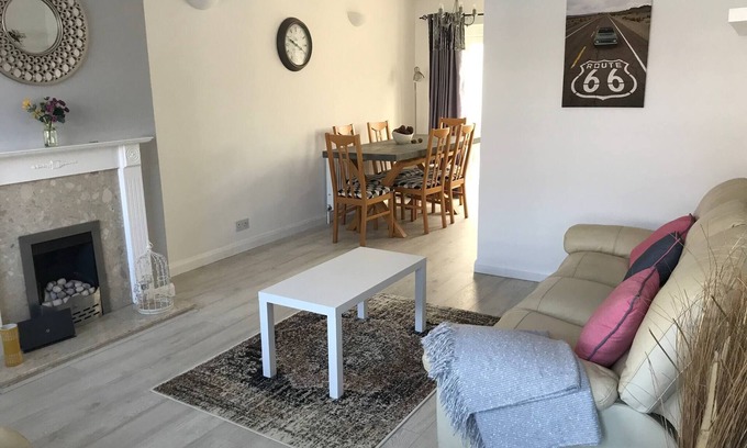 Dadlington House | Diana House - Great Location