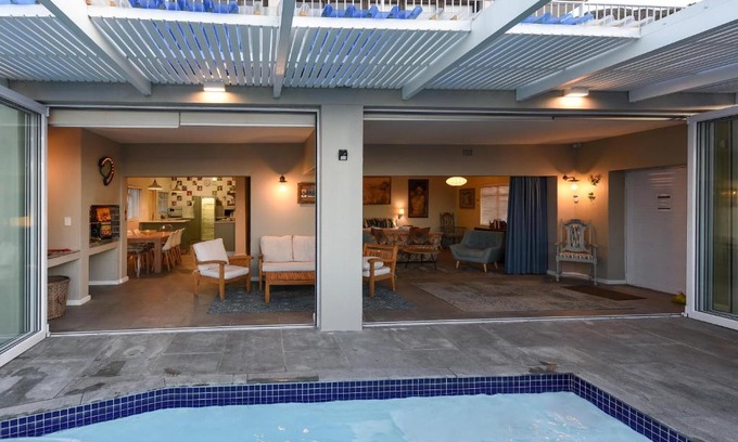 Gordons Bay Central House | Die Badhuis, for Fabulous living! Sleeps 4, Private pool