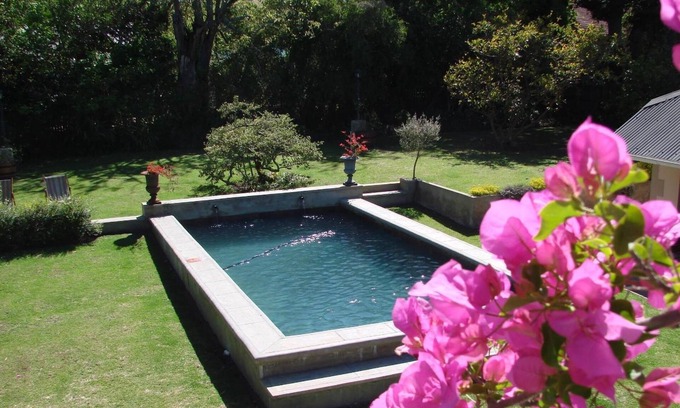 George House | Die Waenhuis Guest House