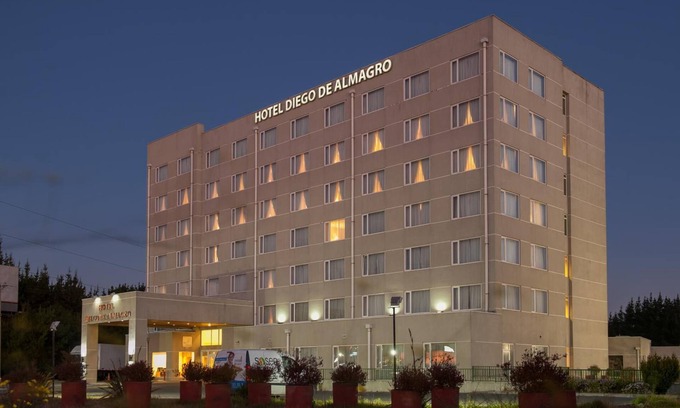 Hualpen Hotel | Diego Almagro Lomas Verdes