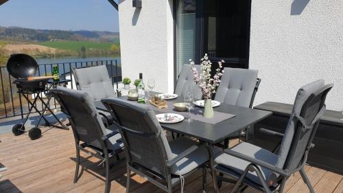 Heringhausen House | diemelblick acht - Ferienhaus für 6 Personen mit Sauna, Garten und Dachterrasse - Wäschepakete inklusive!