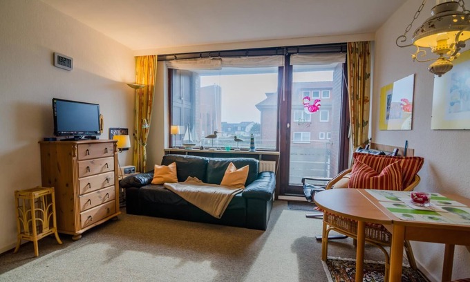 Westerland Apartment | Diese Gemütliche 1-zimmer-whg. Liegt in der Elisabethstr. 14/Haus "eidum" im 1. Og., Gleich Neben Hotel "utland", nur Wenige Fussschritte zum Stranübergang ,zur Fussgängerzone und Vielen Einkaufsmöglichkeiten. Das App. Besteht aus Einem Wohn
