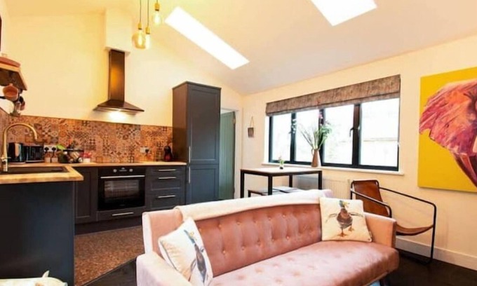 Maidstone House | Diesel's Desirable Den, Dogs Welcome, Parking