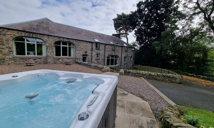 Galashiels House | DIGNITY - Beautiful Barn Conversion in Idyllic Countryside with Hot Tub