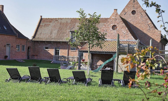 Kaaskerke Villa | Diksmuide Mansion with Games