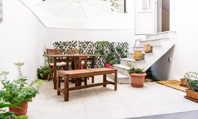 Ano Poli Apartment | Dimitra's cosy studio in old town with backyard