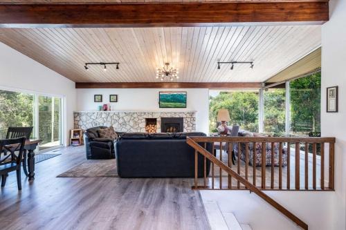 Sandy House | Dimple Dell Whole Mountain Setting, Near Trails!