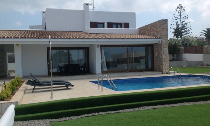 San Antonio Bay Villa | DINASTY VILLA LOCATED IN ONE OF THE BEST AREAS OF IBIZA.