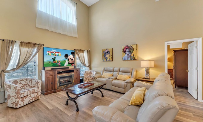 Solana House | DINEY MAGIC VILLA LOCATION! 5BR POOL, 2 DISNEY ROOMS, 8 MILES TO DISNEY