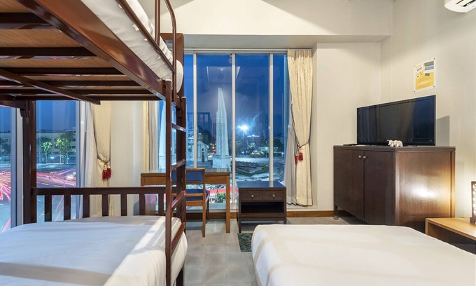 Wat Bowon Niwet Hotel | Dinso Home Boutique