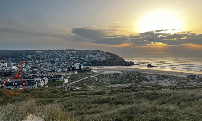 Perranporth Apartment | Direct Beach Access! Top Floor Apartment Perranporth
