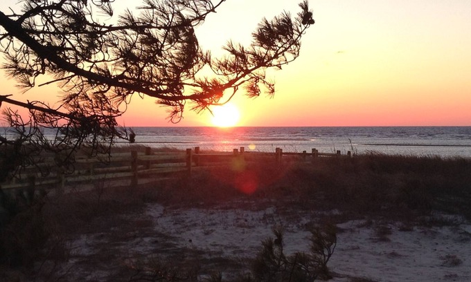 Villas House | Direct Beach Front Home with Bay Views and Amazing Sunsets