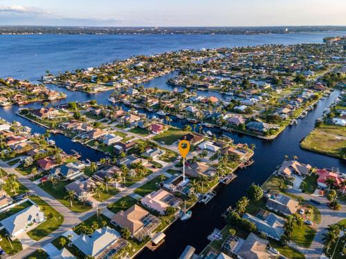 Caloosahatchee House | Direct Gulf Access & Heated Pool -Villa Hip Nautic - Roelens Vacations