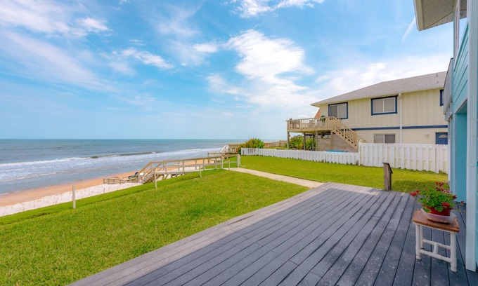Painters Hill House | Direct Oceanfront~Deck~Queen Beds~Grill