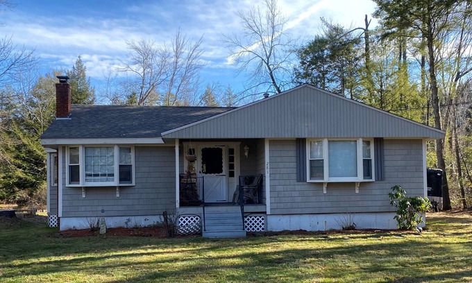 Moultonborough House | Direct Water Access to Lake! w/Boat Dock, Heat, AC, TV & Internet, Sleeps 6