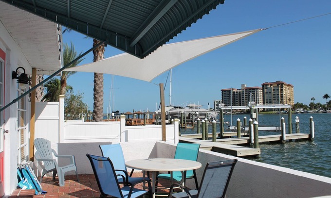 Bay Esplanade Villa | DIRECT WATERFRONT 2BDRM Villa full kitchen, fish from porch