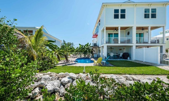 Marathon Villa | DISCOUNT AVAILABLE! 4 BR/3 BA Private Pool/Dock/Canal Front/Neighborhood Beach!