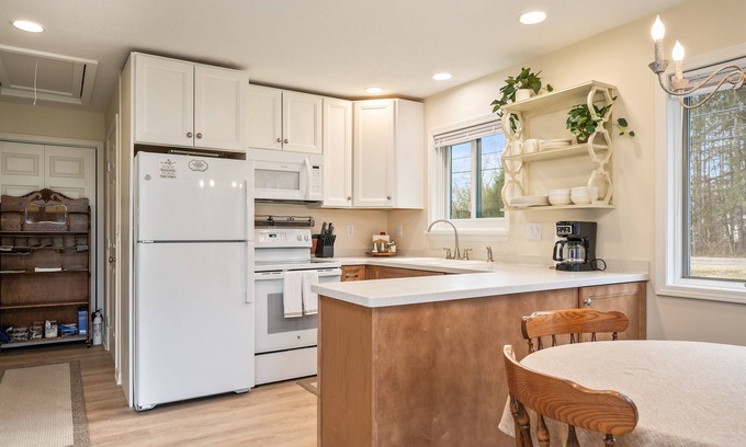 Naples Apartment | Discount!Charming 1BR Suite, Minutes from Skiing, Hiking, Wren's Roost