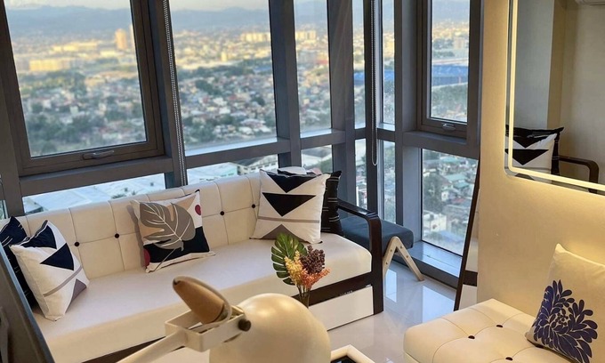 Bagumbayan Condo | Discounted | Classy 2.5BR with Pool and City Skyline View!