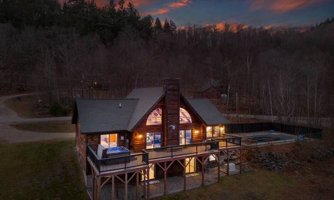 Sunday River Area Cabin | Discounted! Private & Spacious – Hot Tub + Stunning Views!