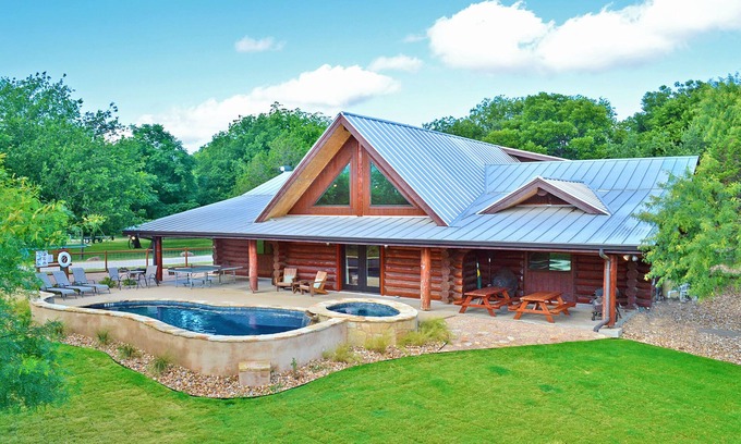 Marble Falls Cabin | Discover Bears Landing: Your Cozy Lakeside Getaway!