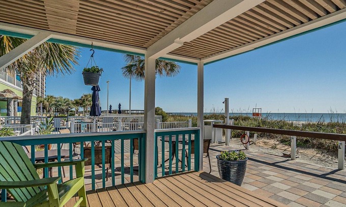 Cherry Grove Beach Resort | Discover Family Fun & Memories at Wyndham Towers on the Grove- 2 Dlx. Boulevard