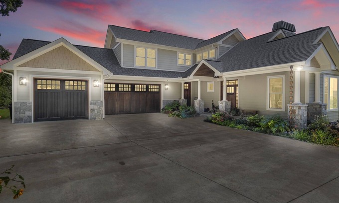 Marshall House | 🚜Discover 'Halewood Farm'. Dog-Friendly 3,000 sq ft Home w/HOT TUB & Game Shed