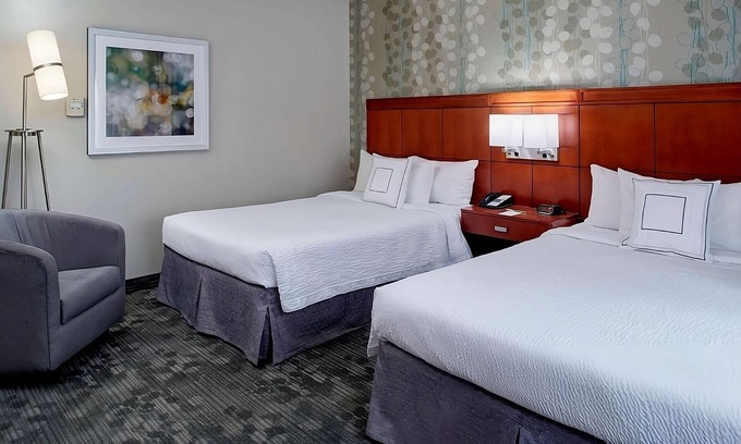 Waldron Hotel | Discover Harley-Davidson Factory! 2 Units! Pets are Allowed Here!