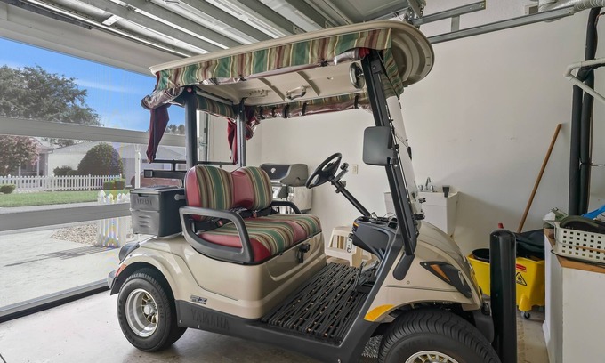 The Villages Villa | Discover Relaxation and Fun in a Charming Patio Villa with a Golf Cart!