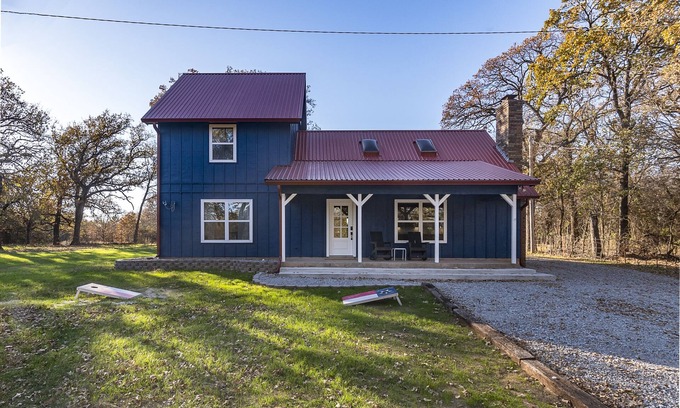 Marietta Cabin | Discover relaxation in Marietta's cozy 3-bedroom cabin near WinStar