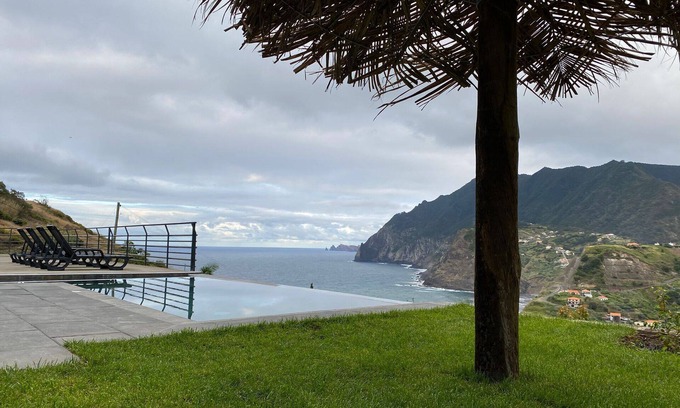 Porto da Cruz Villa | Discover the beauty of Penha D'Águia Villa