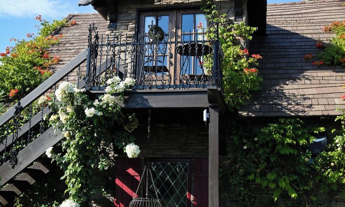 Templeton Apartment | Discover the charm of wine country at the Briarwood one-bedroom apartment!