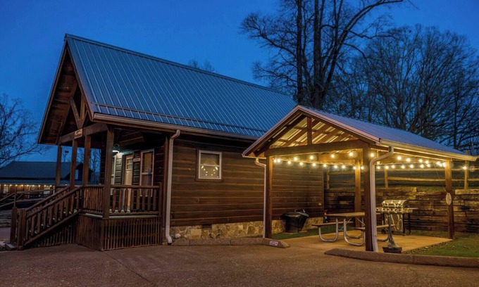 Byrdstown House | Discover The Rockhouse: Your Gateway to Nature and Comfort